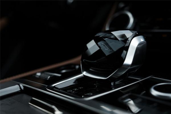 捷豹XFL:西裝下,隱藏的多面性格 捷豹XFL:西裝下,隱藏的多面性格