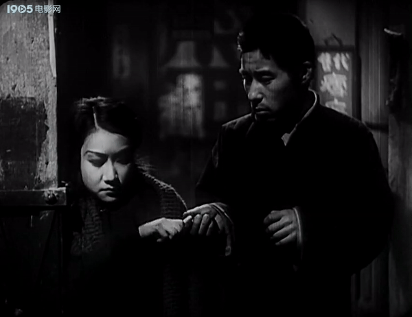 18歲出道,首演繁漪,因拍戲懷孕遭男友拋棄,53歲含恨離世 18歲出道,首演繁漪,因拍戲懷孕遭男友拋棄,53歲含恨離世