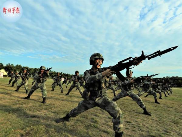 這場會操,“殺氣”爆表 這場會操,“殺氣”爆表