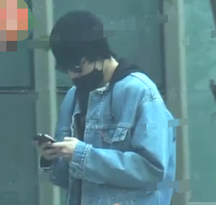 張雨綺新戀情疑曝光！與小10歲男星街頭貼身摟抱，男方五官超帥氣