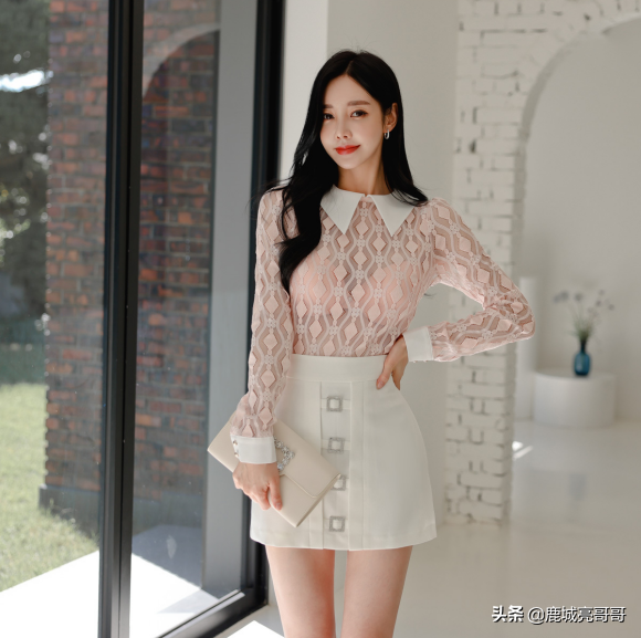 清甜肉桂拉絲雕刻溫柔職業裙，珠珠演繹職業裝典雅美