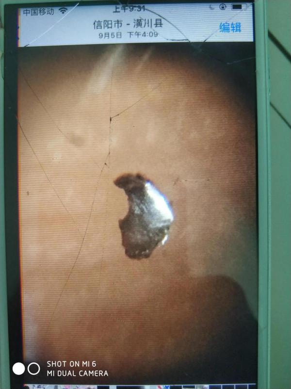 石隕石身上脫落的單質鐵鎳金屬顆粒形狀如何? 石隕石身上脫落的單質鐵鎳金屬顆粒形狀如何?