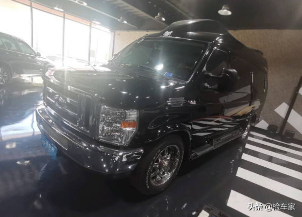 十年開了2萬公里，這輛當年200多萬的福特豪華房車，值不值25萬？