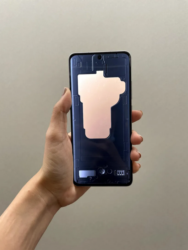 新機：小米12引數；新蘋果iMac；聯想小屏平板；首款挖孔屏筆記本