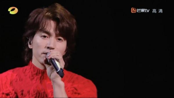 芒果年貨節：twins胖成姨，鞠婧禕半永久妝發，蔡徐坤霸氣開演