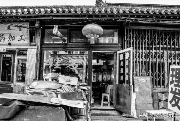 40年前一幅畫5元沒人要，他買下九千張，如今隨便一幅就價值上億