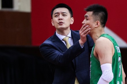 郭艾倫首秀演砸吃T，裁判搶戲力揮殺威棒，我的地盤我說了算