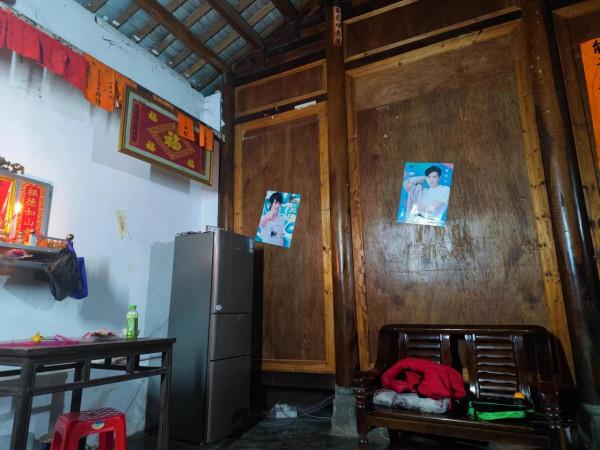 老房子裡的明星貼紙