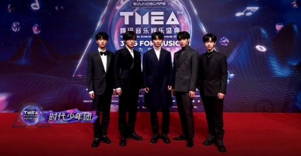 TMEA盛典紅毯秀亮點不足，明星離開精修後，面板暗沉顯老氣