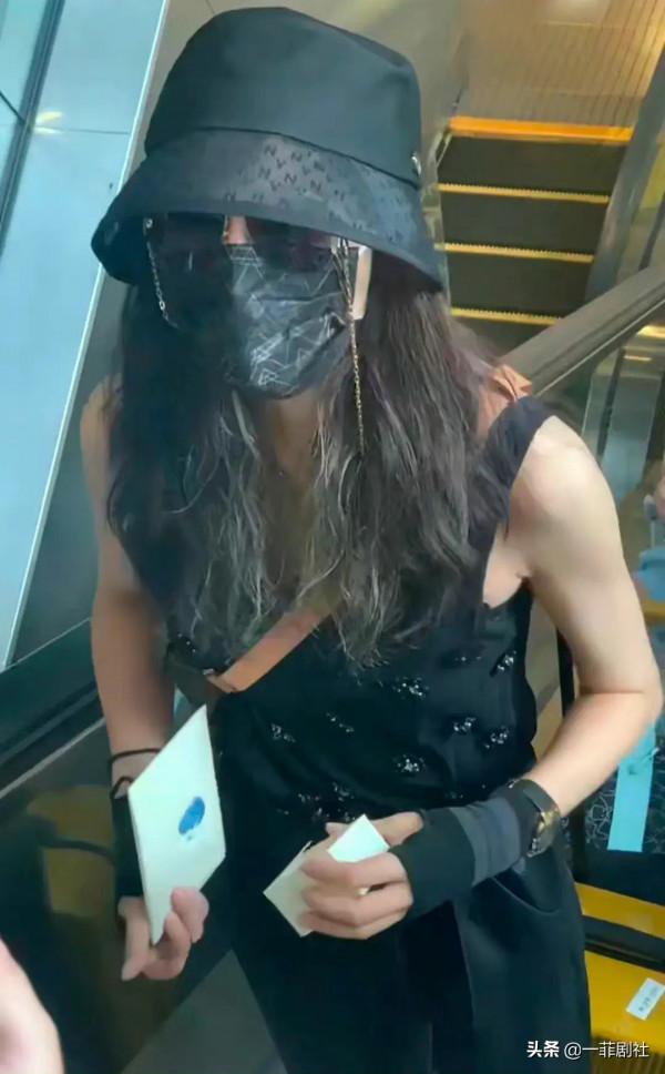 娛樂圈最新爆料,眾多頂流在內,秀場旁若無人秀恩愛,吃瓜來了 娛樂圈最新爆料,眾多頂流在內,秀場旁若無人秀恩愛,吃瓜來了