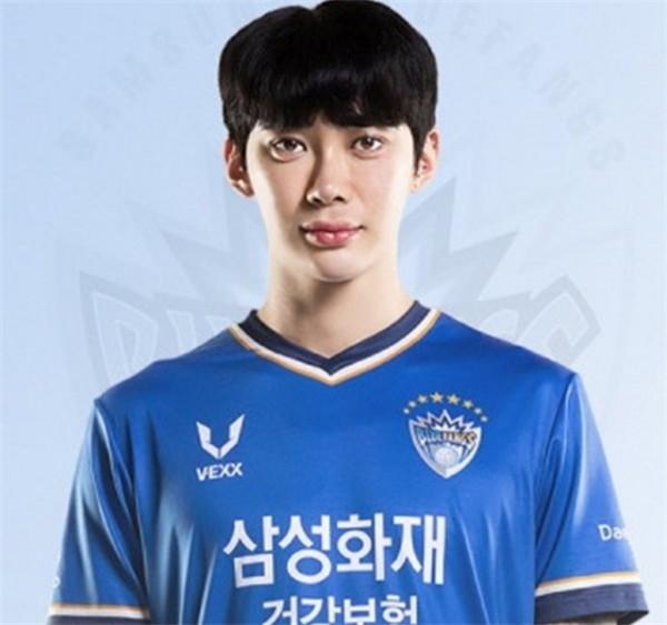 韓國男排帥哥身亡！喜歡比賽化妝遭遇多年網暴，離世原因仍在調查