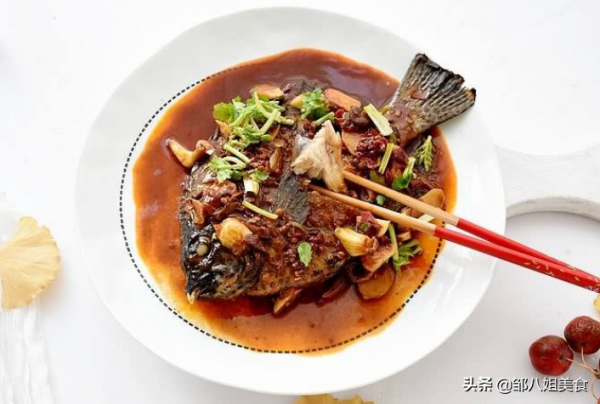 給魚去腥，別隻會用料酒！去除魚身上4個地方，咋做魚都香噴噴​
