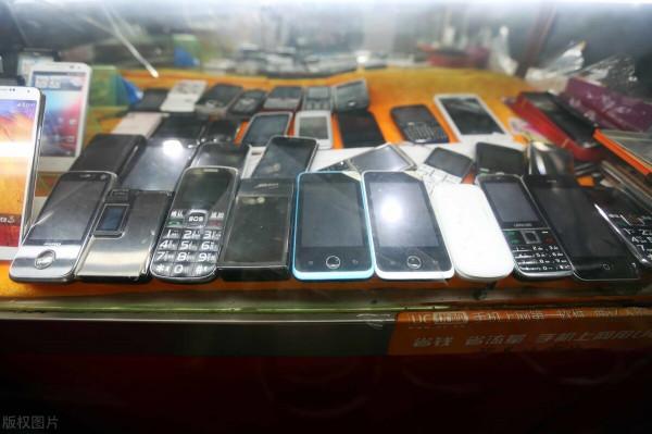 國產品牌手機要加油了蘋果第四財季大中華區營收增八成 國產品牌手機要加油了蘋果第四財季大中華區營收增八成