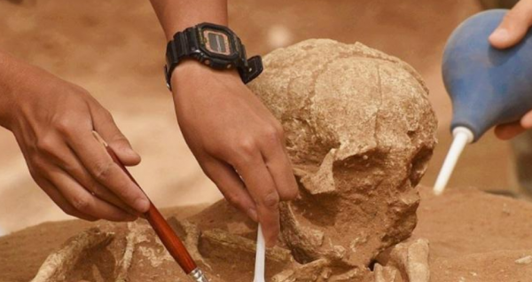 這個盜墓賊太倒黴,和同伴內訌被封於唐代古墓中,牆角枯坐上千年 這個盜墓賊太倒黴,和同伴內訌被封於唐代古墓中,牆角枯坐上千年