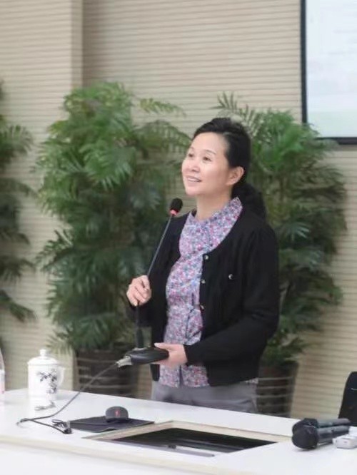 “非誠勿擾”黃菡：倒追嫁同學，恩愛30年無緋聞，女兒比她還漂亮