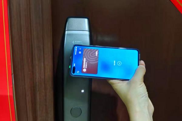 手機一碰開門真方便-實測華為智選德施曼智慧門鎖