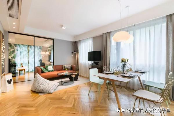 客廳和餐廳相連，沙發和餐桌怎麼搭配才好看？這樣做，越住越順心