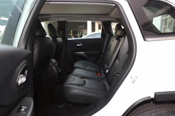 自由光:外觀運動,搭載2.0T+256馬力,配前後獨懸,售23.98萬 自由光:外觀運動,搭載2.0T+256馬力,配前後獨懸,售23.98萬