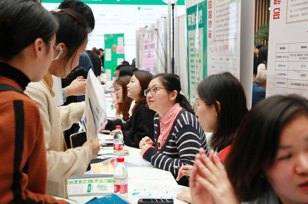 “國企面試”問題：你有6杯水，卻來了7個人，你該怎麼辦？