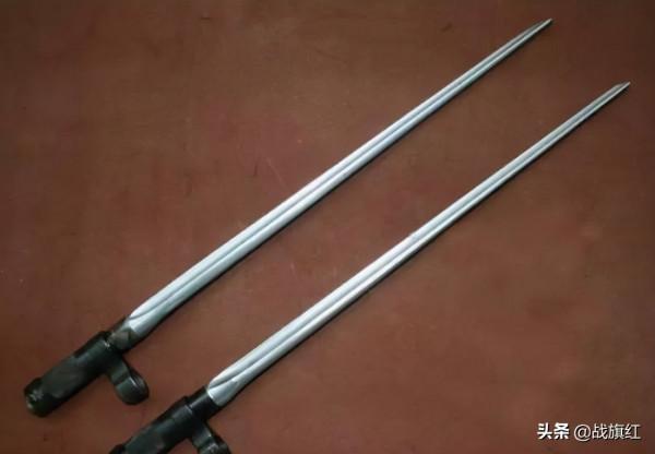 1962年印軍居然主動發起白刃戰？我軍三稜刺刀完勝廓爾喀狗腿刀