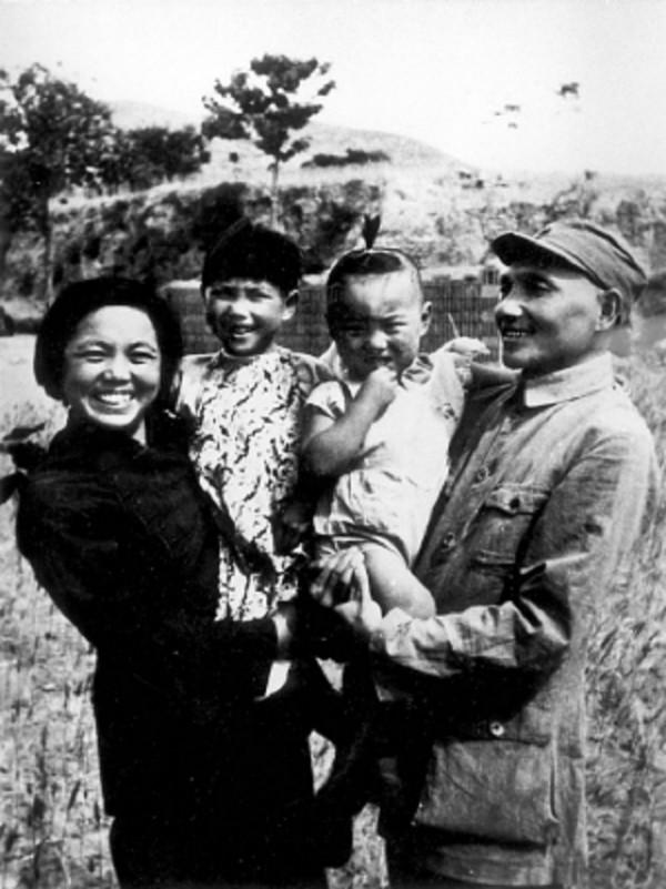 2009年，鄧小平夫人卓琳在京逝世，隔天清晨鄧家衚衕擺滿花圈