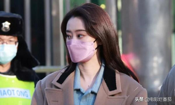 春晚第三次聯排：趙麗穎美目顧盼，毛曉彤虎紋吸睛，宋茜皮衣颯氣