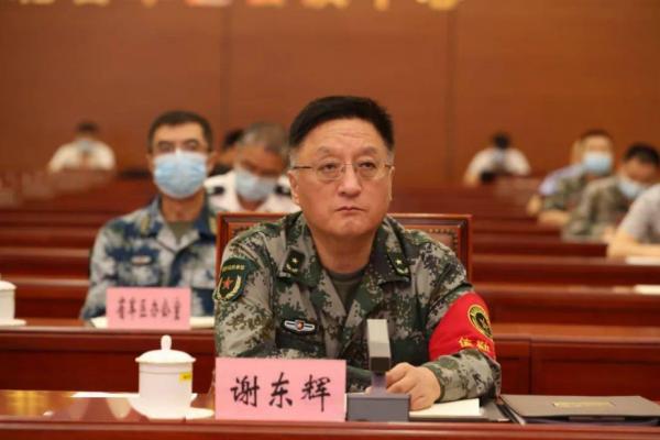 解放軍33個省級部隊,只有4個司令員是中將,其中2個屬於中將高配 解放軍33個省級部隊,只有4個司令員是中將,其中2個屬於中將高配