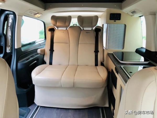49&period;8萬的升頂房車能選賓士or邁巴赫？208馬力9at，雙層空間商旅版