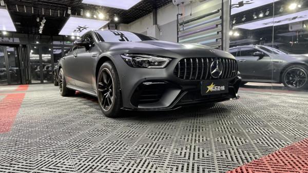 蘋果樹的徽章，賓士GT50改裝GT63 S先型特別版包圍、黃色安全帶