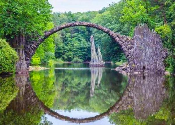 一座橋的春夏秋冬