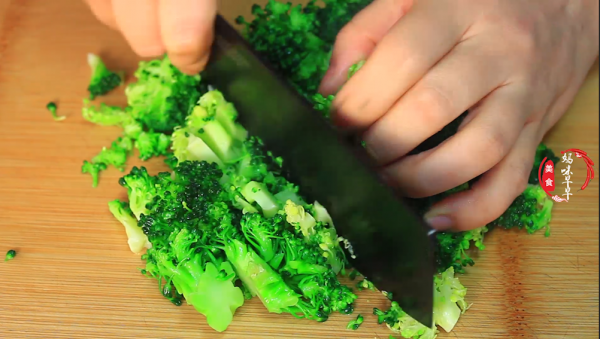 正月十五元宵節，不管有錢沒錢，6道吉祥菜端上桌，寓意招財紅火