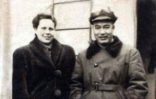 美國姑娘在華執教70年，周總理特批綠卡，家裡五星紅旗誰都不讓碰