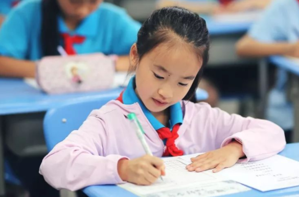 小學生罰抄“羅”字火了,寫出了三維立體感,這字好像有了靈魂 小學生罰抄“羅”字火了,寫出了三維立體感,這字好像有了靈魂