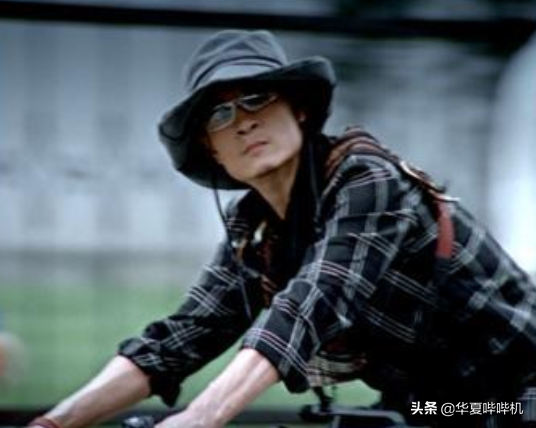 支援那英批刀郎,自曝醜聞賺錢忙,光頭李進在他鄉還好嗎? 支援那英批刀郎,自曝醜聞賺錢忙,光頭李進在他鄉還好嗎?