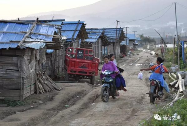 緬甸戰火不斷，上千人逃到緬中邊境線躲避，日子過得很苦