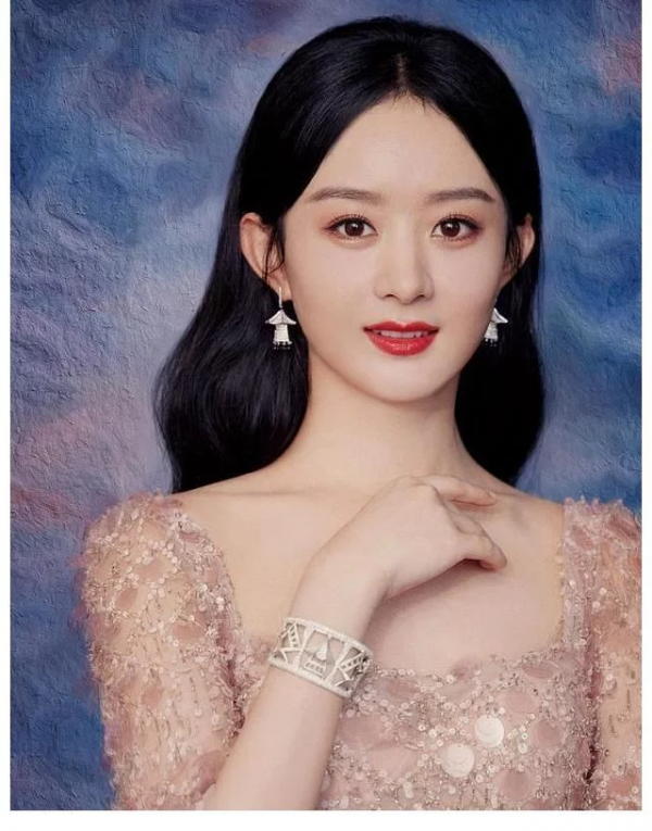 趙麗穎亮相大灣區中秋晚會，裸粉色長裙仙氣十足，妥妥的東方美人