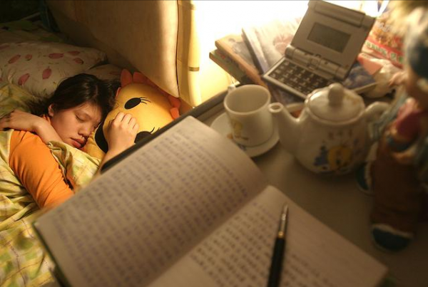 這四種“傷胃”的水果，愛吃的人請管住嘴！養胃：做好三件事