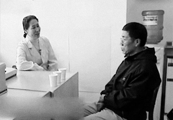 2000年，老漢移植小夥心臟性情大變，瘋狂作詩99首，做夢被人追殺