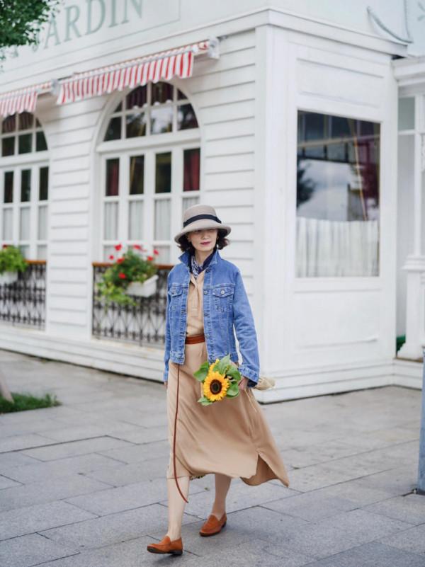 三木媽媽真會穿，靠著4點打造出優雅高階風，年近60歲也美得出眾