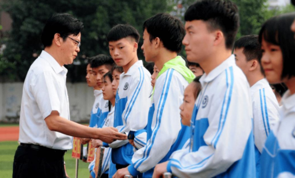 杭州一中學迎來26歲副校長,二本學歷、教齡4年,真是妥妥的逆襲 杭州一中學迎來26歲副校長,二本學歷、教齡4年,真是妥妥的逆襲