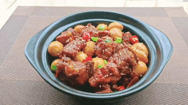 建議45歲以上的人多吃3種食材，對保護聽力有幫助，價格也不高