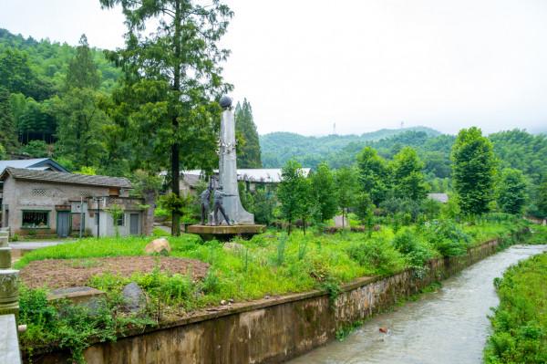 深山中的藝術樂園,曾經的三線軍工廠,被譽“大別山第一畫家村” 深山中的藝術樂園,曾經的三線軍工廠,被譽“大別山第一畫家村”