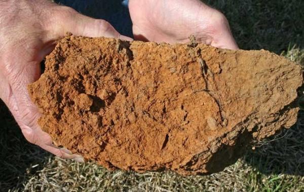 農村蓋房用的紅磚，為何被國家禁用了？以後農民自建房用什麼磚？