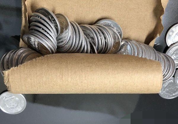 老家盒子裡珍藏了幾十年的老硬幣,如今拆開,帶來意外收穫 老家盒子裡珍藏了幾十年的老硬幣,如今拆開,帶來意外收穫