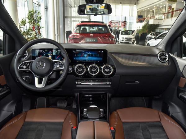 入門的進口豪華轎車，價格低，空間不小，油耗5.9L，實拍賓士B級