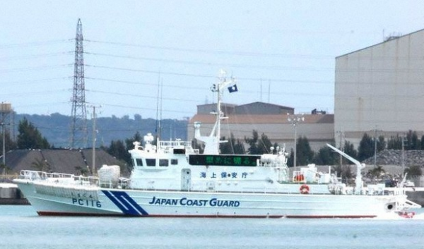 火山浮石遍佈日本沖繩多地沿岸,海上保安廳巡邏船在射擊演習時拋錨 火山浮石遍佈日本沖繩多地沿岸,海上保安廳巡邏船在射擊演習時拋錨