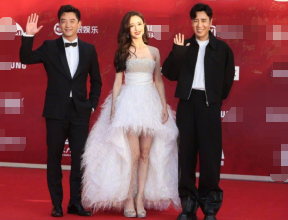 佟麗婭當主持人造型驚豔！同場白百何秀好身材，鞏俐站C位氣場強