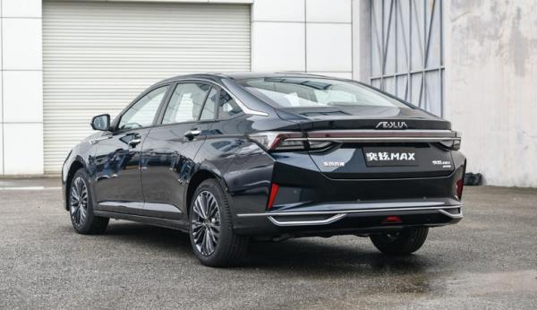 奕炫MAX正式上市，起售9.39萬對比豐田卡羅拉誰更有優勢？