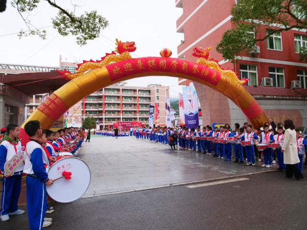 &OpenCurlyDoubleQuote;女飛人&rdquo;葛曼棋回福建老家！縣長出席的表彰大會 在小學母校舉行
