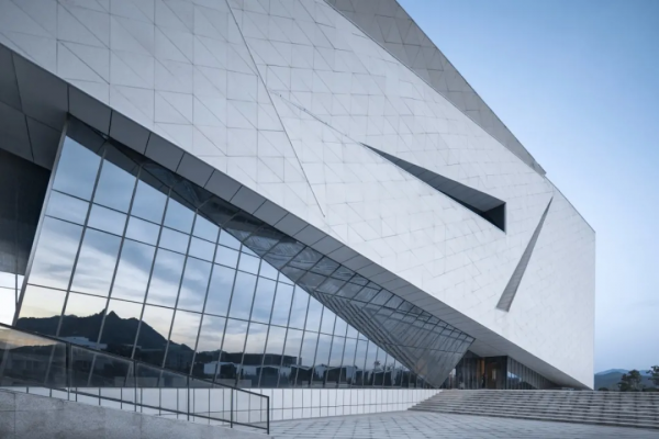 南方紅軍三年游擊戰爭紀念館,以石材、玻璃與光影詮釋歷史 南方紅軍三年游擊戰爭紀念館,以石材、玻璃與光影詮釋歷史